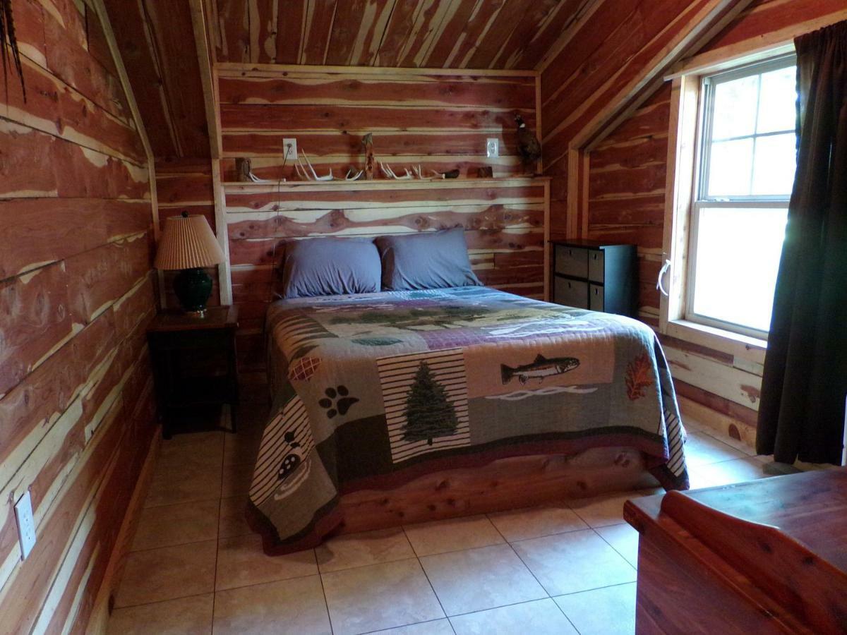 Cedar Cabin Located On A Buffalo Farm Marshall Exterior photo